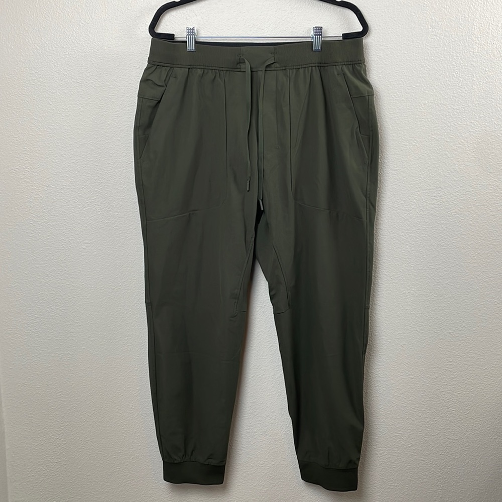 Lululemon dark olive green ABC Jogger *Shorter 28" size XL